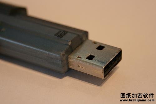 所贈U盤攜帶病毒 IBM致歉